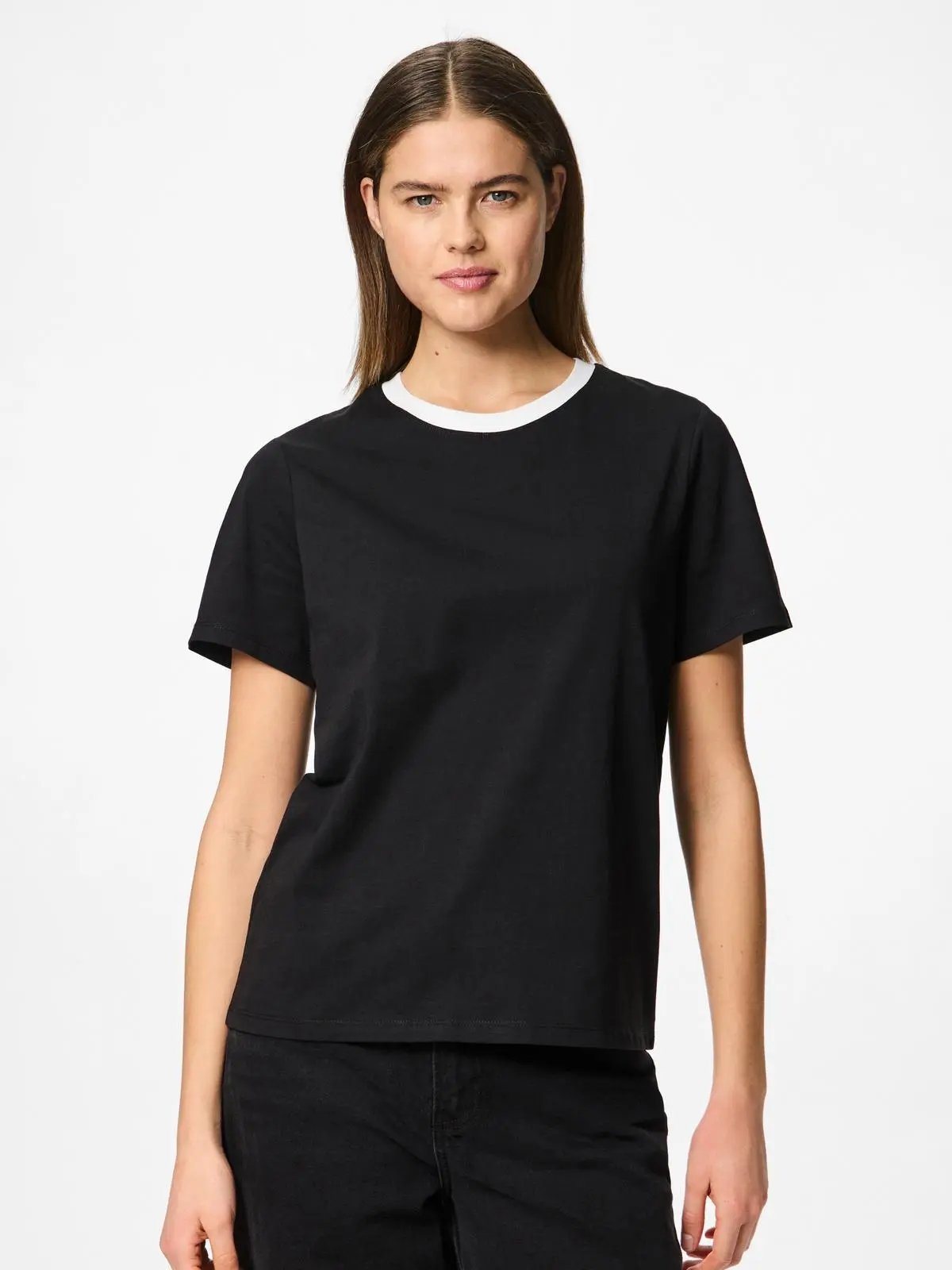 17140802 PCRIA SS SOLID TEE NOOS NERO PIECES