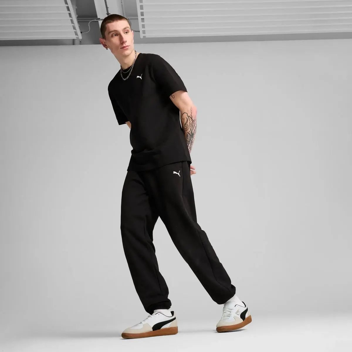 631535 WARDROBE ESS RELAXED SWEATPANTS NERO PUMA
