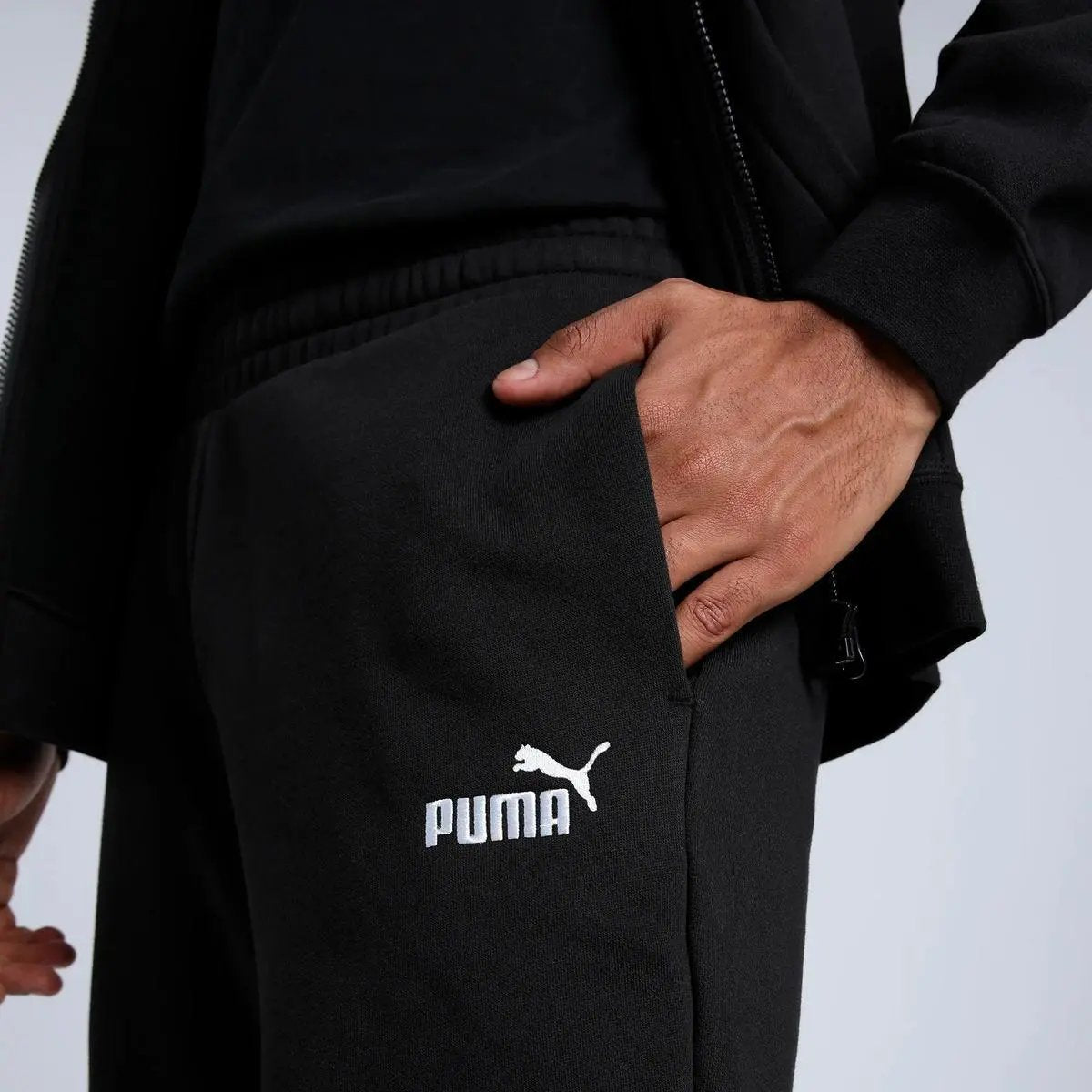 682606 ESS NO.1 LOGO SWEATPANTS NERO PUMA
