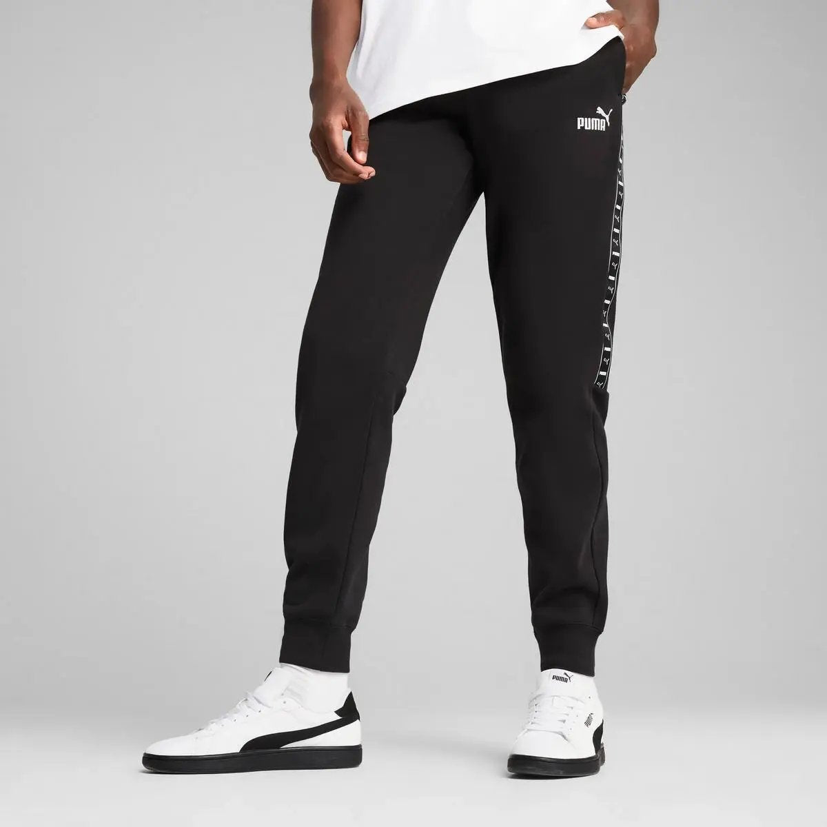 684679 ESS TAPE SWEATPANTS NERO PUMA