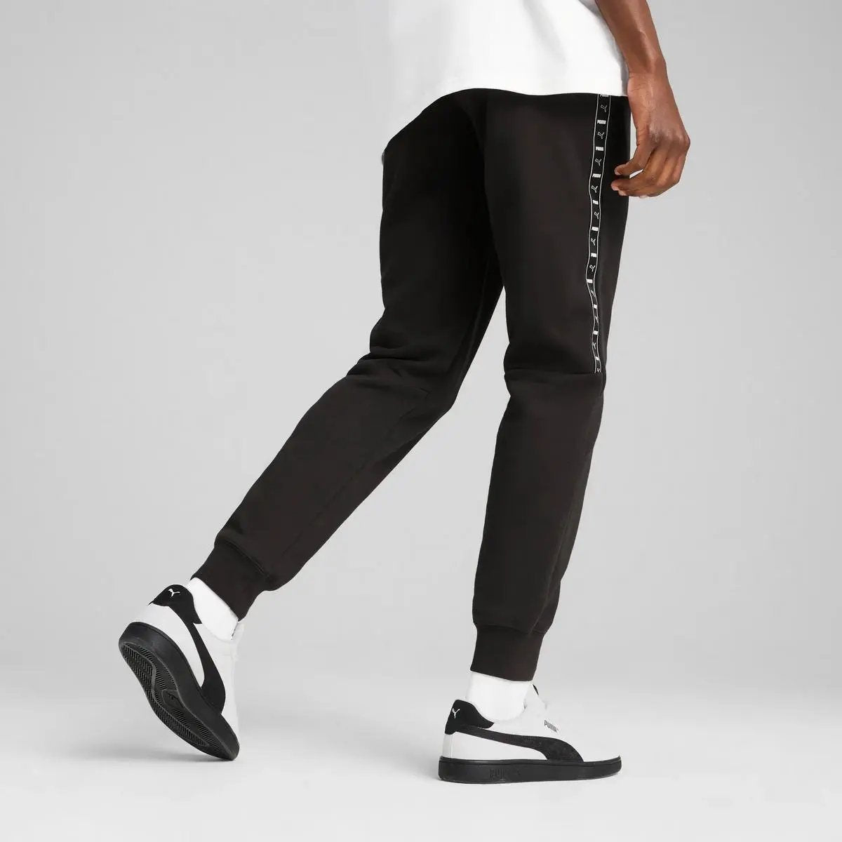 684679 ESS TAPE SWEATPANTS NERO PUMA