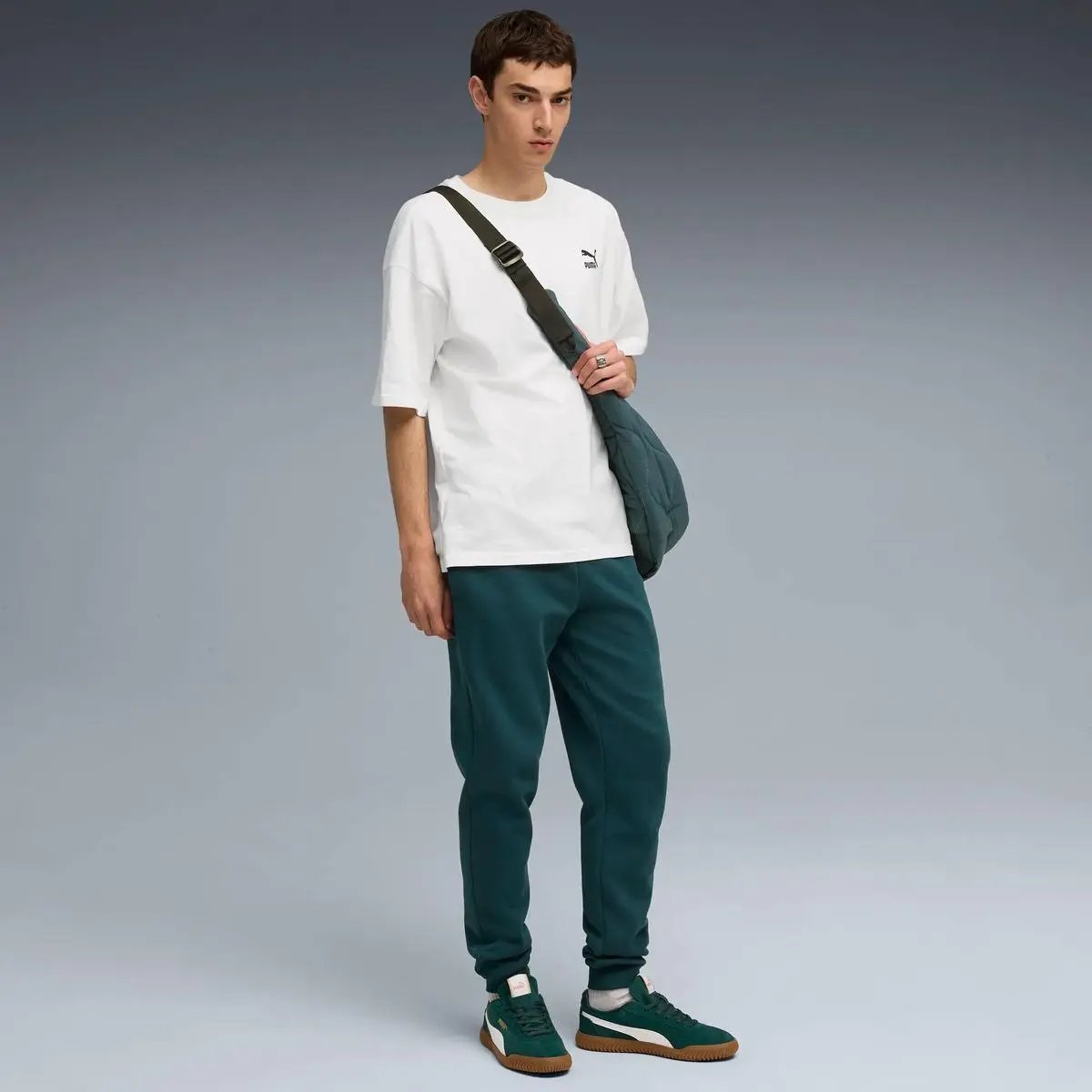 684713 ESS 2 COLOR LOGO SWEATPANTS VERDE PUMA