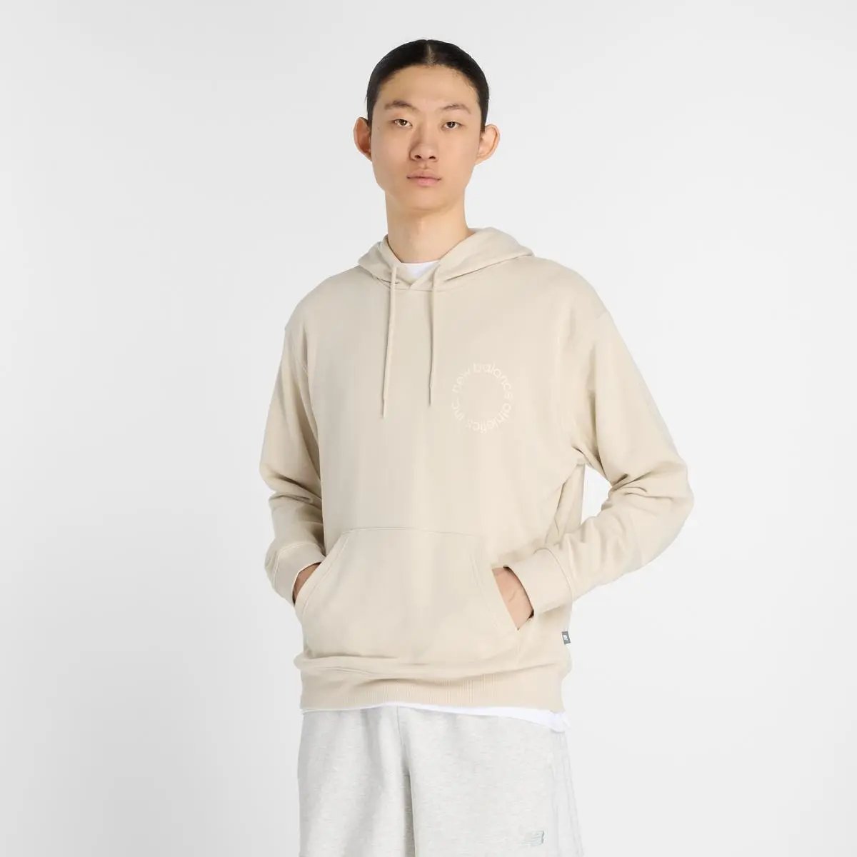 MT51916 FELPA CON CAPPUCCIO E LOGO CIRCOLARE BEIGE NEW BALANCE