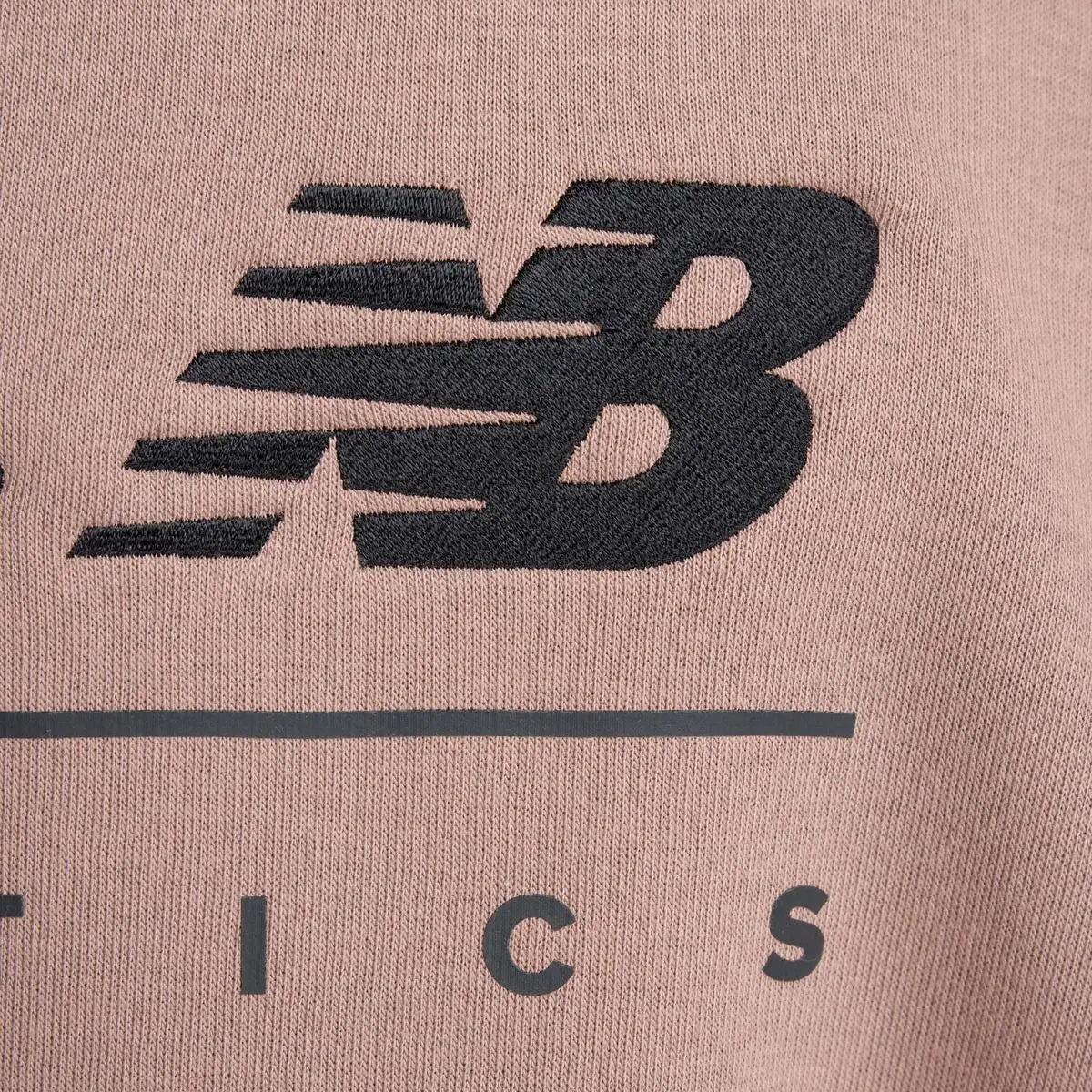 MT53529 LINEAR GRAPHIC FLEECE CREW FANGO NEW BALANCE