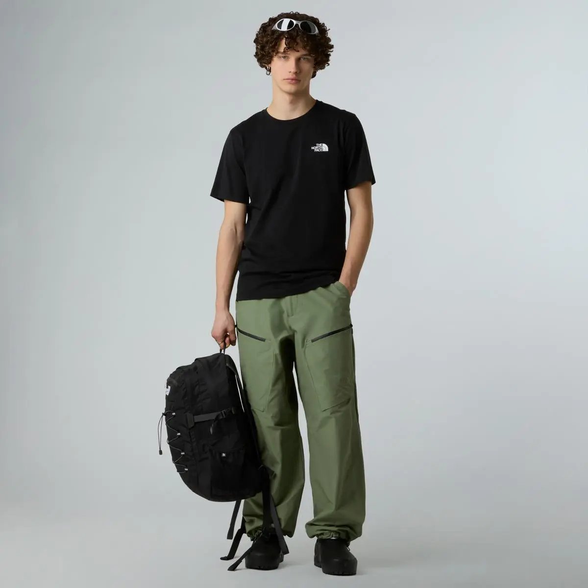 NF0A8EE7 M VERTICAL LOGO SS TEE NERO THE NORTH FACE