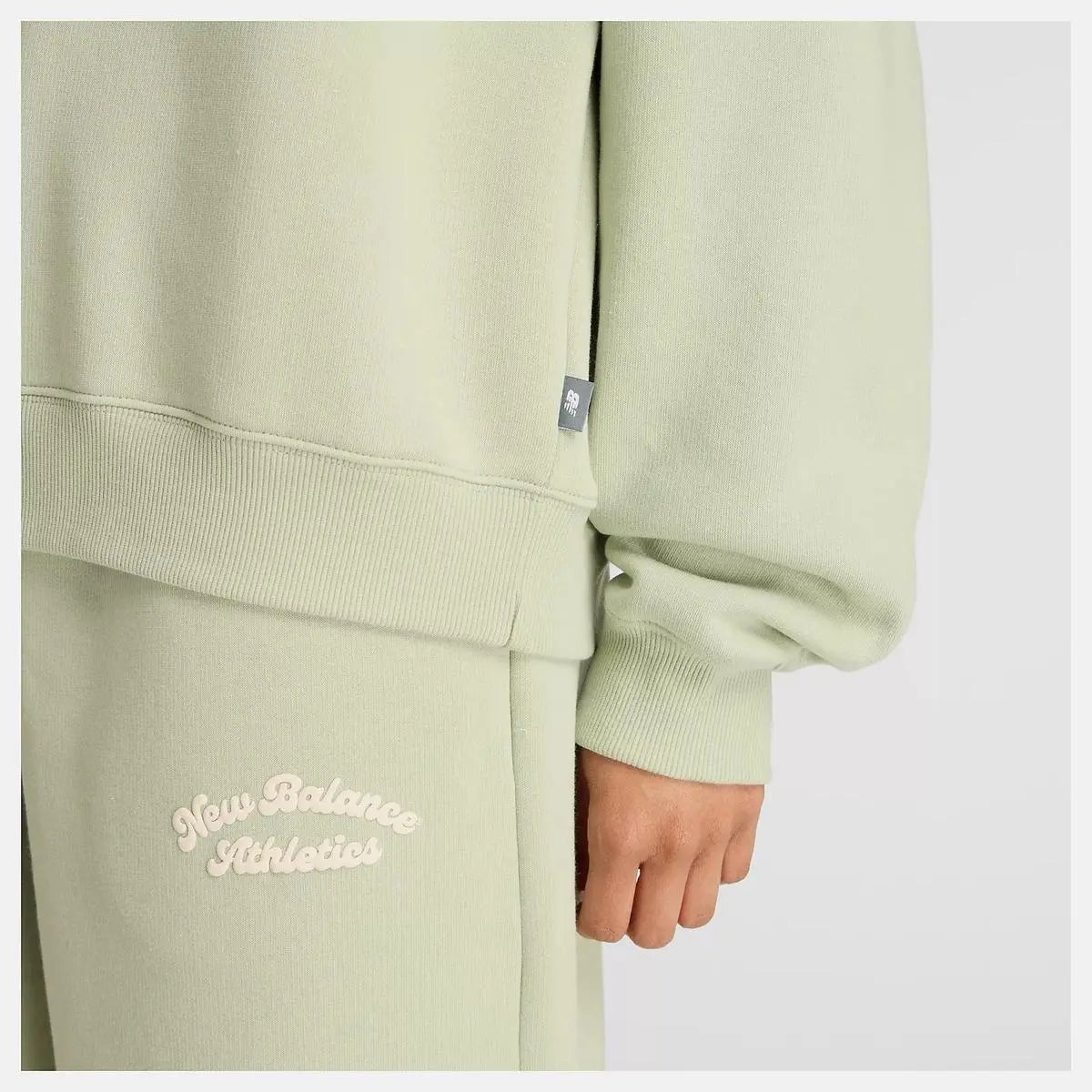 WT53516 LINEAR HERITAGE FLEECE CREW VERDE CHIARO NEW BALANCE