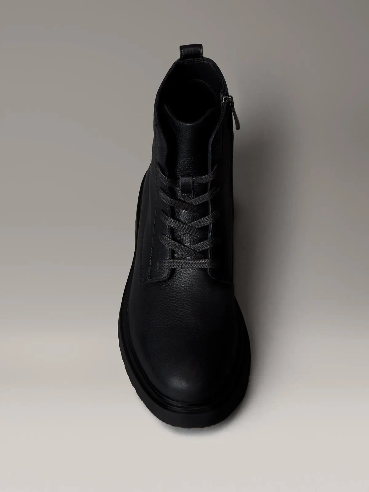 YM0YM01373 COMBAT ESS LACE UP ZIP BOOT LTH NERO CALVIN KLEIN