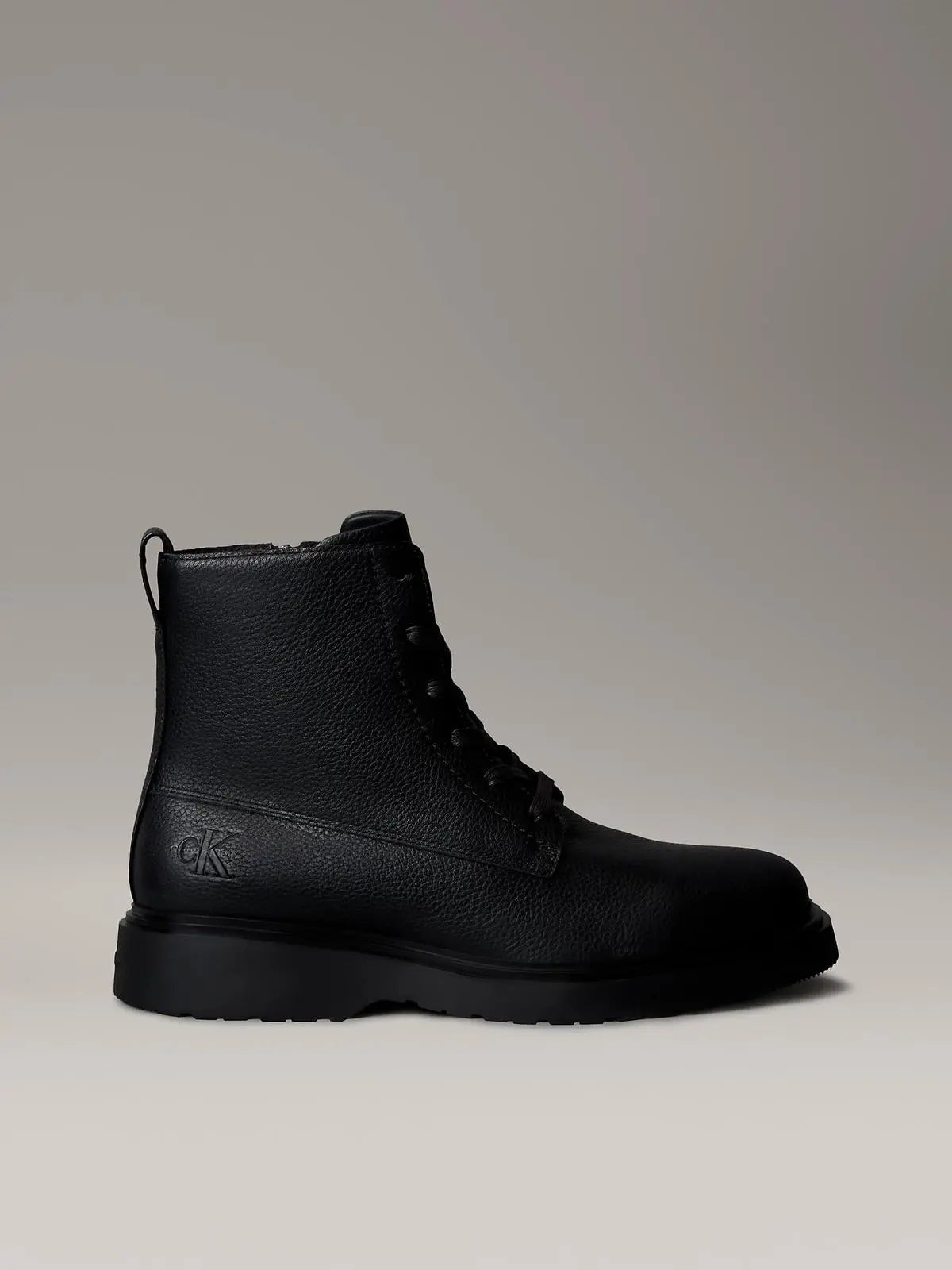 YM0YM01373 COMBAT ESS LACE UP ZIP BOOT LTH NERO CALVIN KLEIN