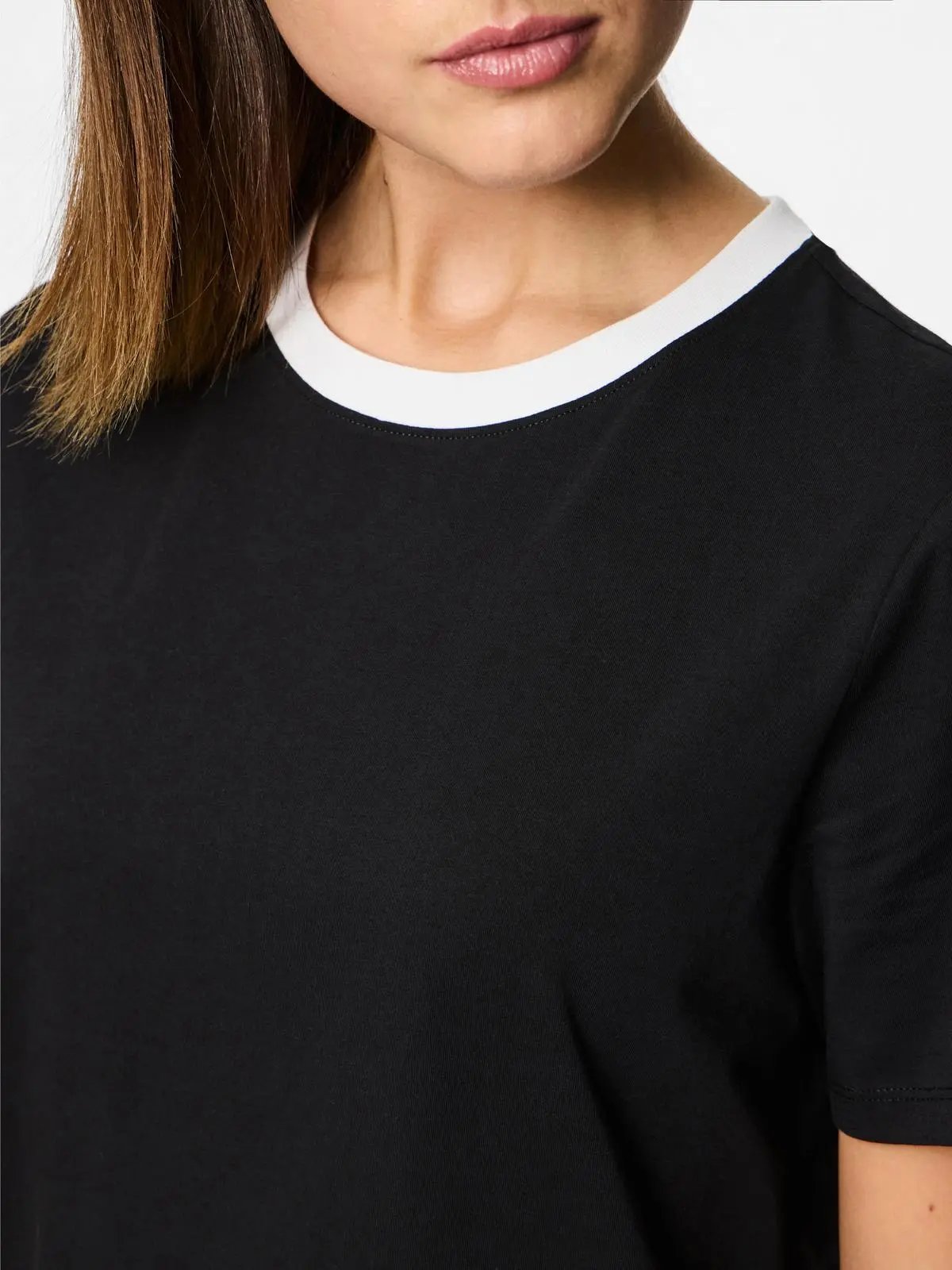 17140802 PCRIA SS SOLID TEE NOOS NERO PIECES