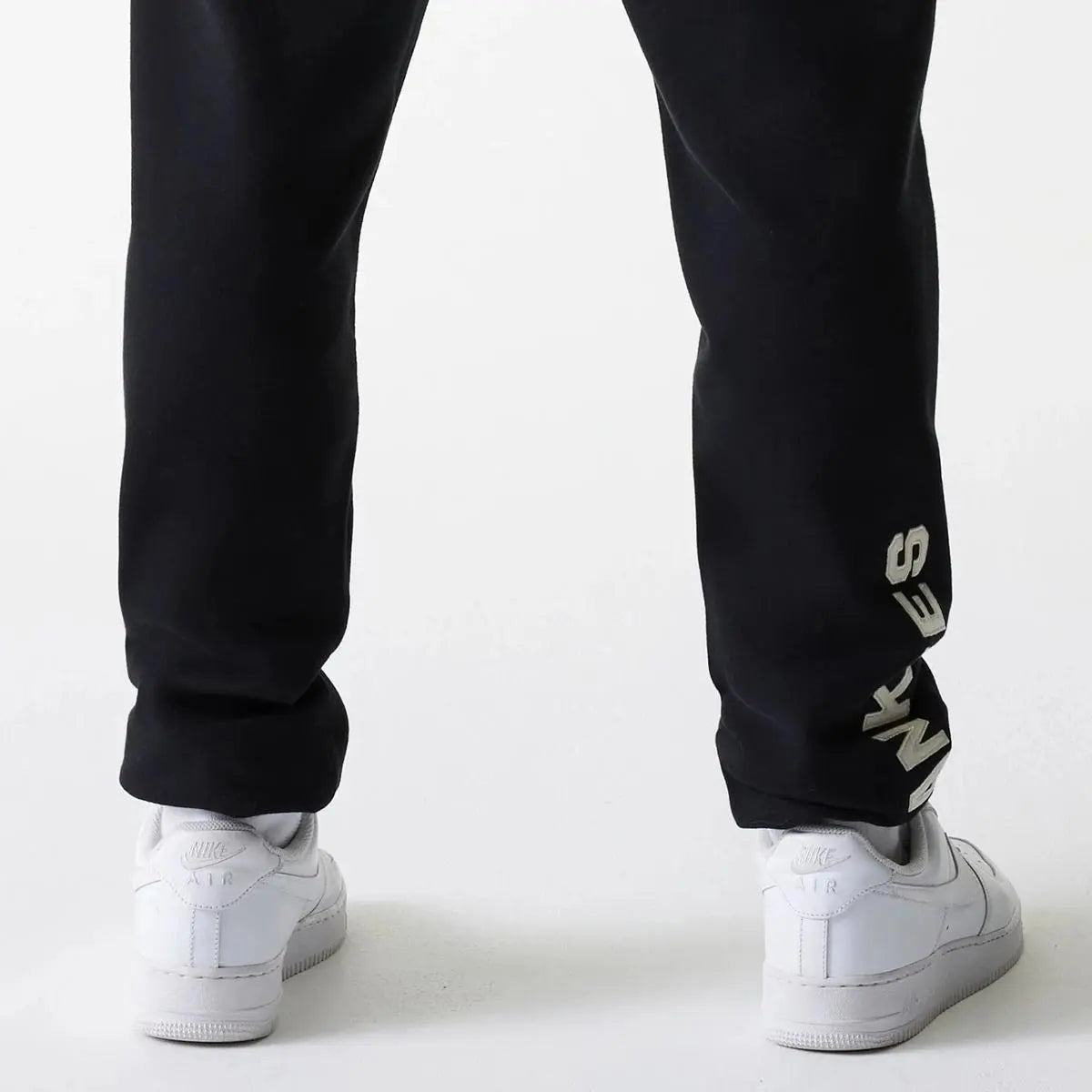 60684 MLB HERITAGE JOGGER NERO NEWERA