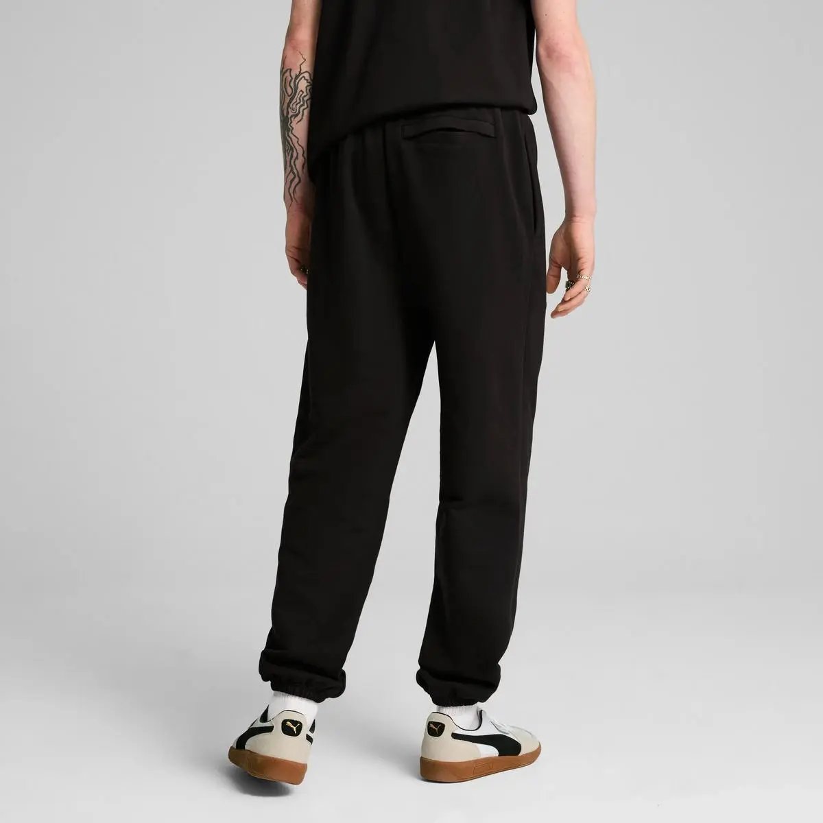 631535 WARDROBE ESS RELAXED SWEATPANTS NERO PUMA