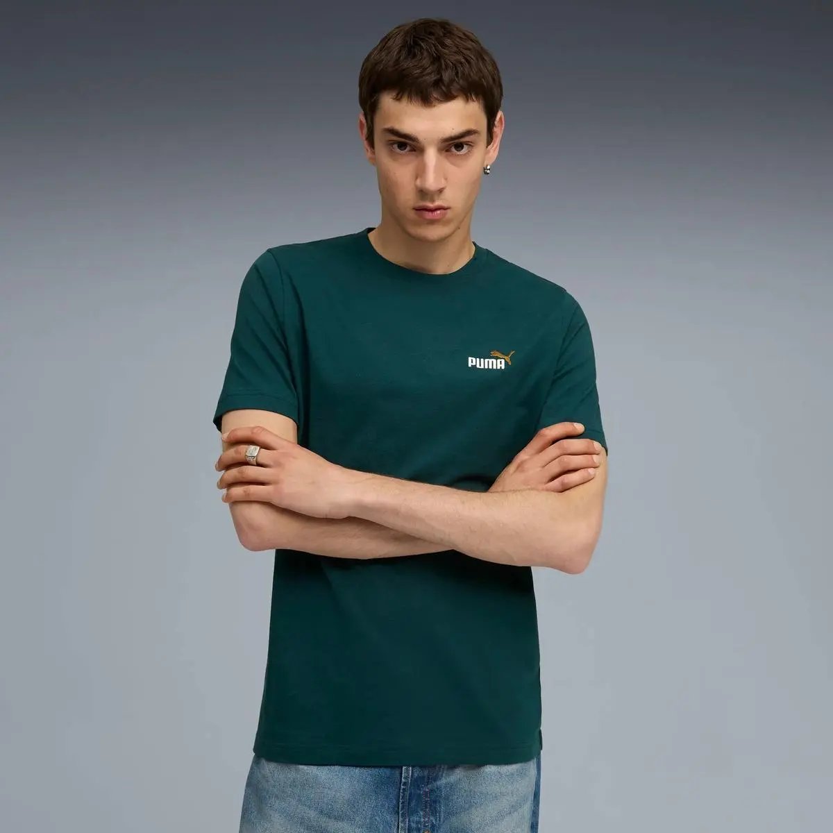 684717 ESS 2 COLOR SMALL LOGO TEE VERDE PUMA