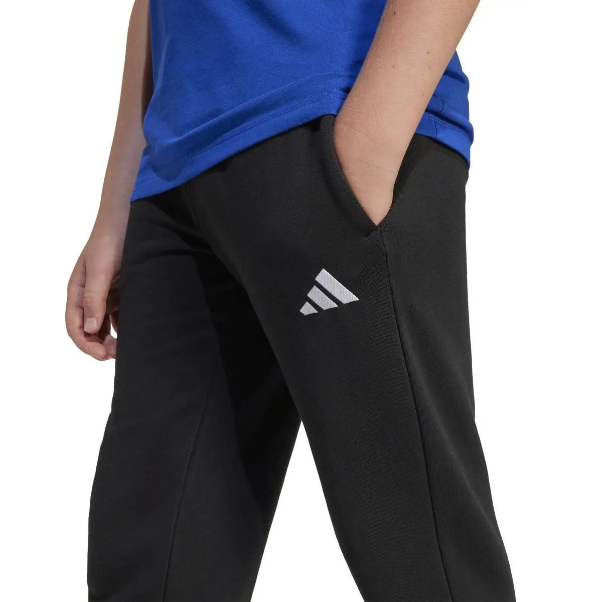 JC9765 J SL FL PT 225 NERO: un Pantalone Elegante e Versatile ADIDAS