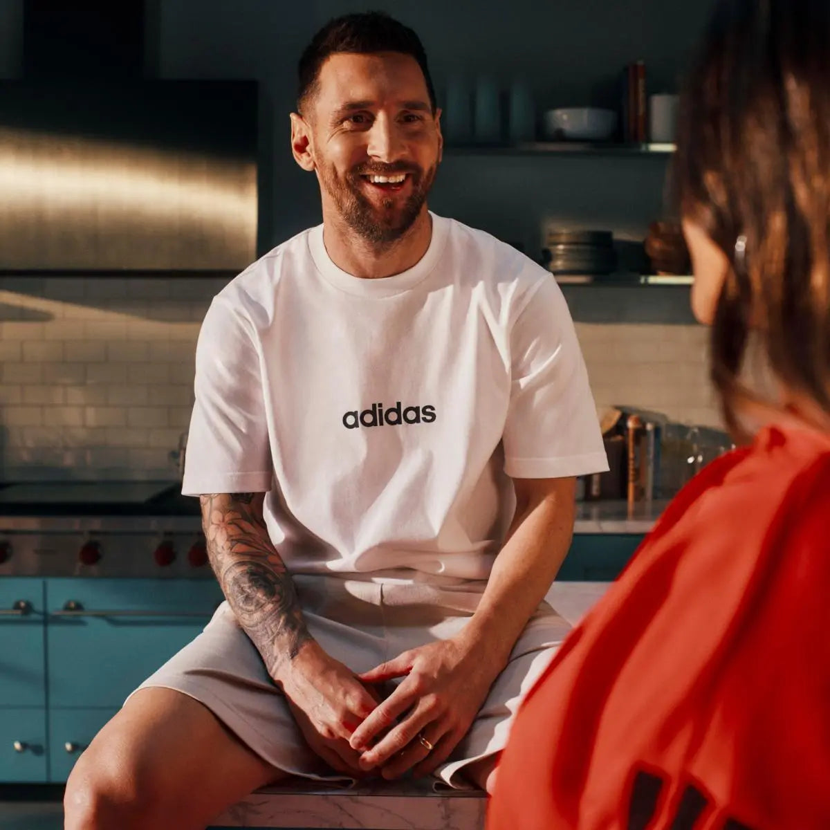 JE9000 M LIN SJ T WHITE/BLACK ADIDAS