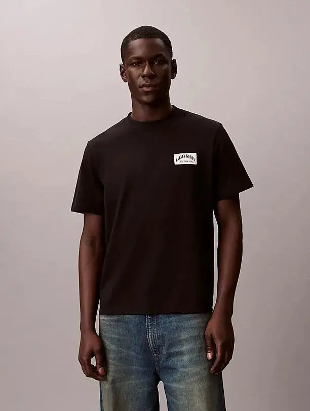 LV04RF294G SS EASY COLLEGIATE BADGE TEE NERO CALVIN KLEIN
