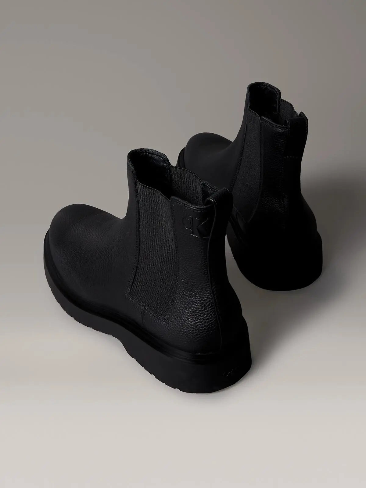 YM0YM01374 COMBAT ESS CHELSEA BOOT LTH NERO CALVIN KLEIN